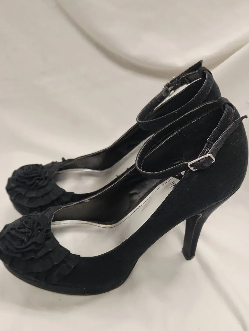 👠 Fergalicious Black Floral  Ankle-Strap Heels Sz 7